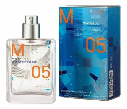 عطر مولکول 05 با رایحه چوبی و تازه